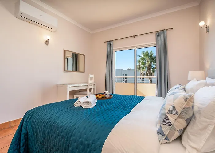 Host Wise - Bright & Stylish Flat With Pool *