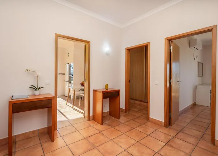 Host Wise - Bright & Stylish Flat With Pool 라고스