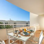 Host Wise - Bright & Stylish Flat With Pool *