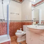 Апартаменты Host Wise - Bright & Stylish Flat With Pool Лагуш