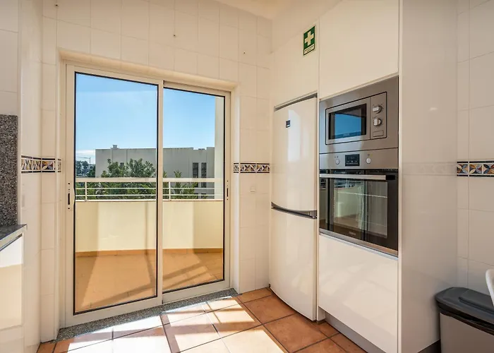 Host Wise - Bright & Stylish Flat With Pool * Lagos