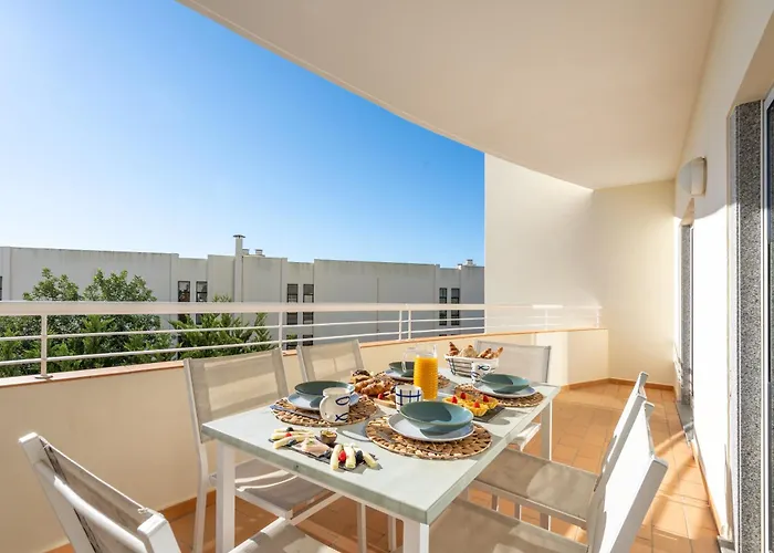 Host Wise - Bright & Stylish Flat With Pool *