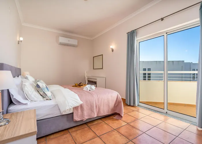 Host Wise - Bright & Stylish Flat With Pool * Lagos