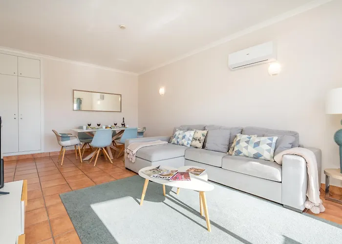 Host Wise - Bright & Stylish Flat With Pool *
