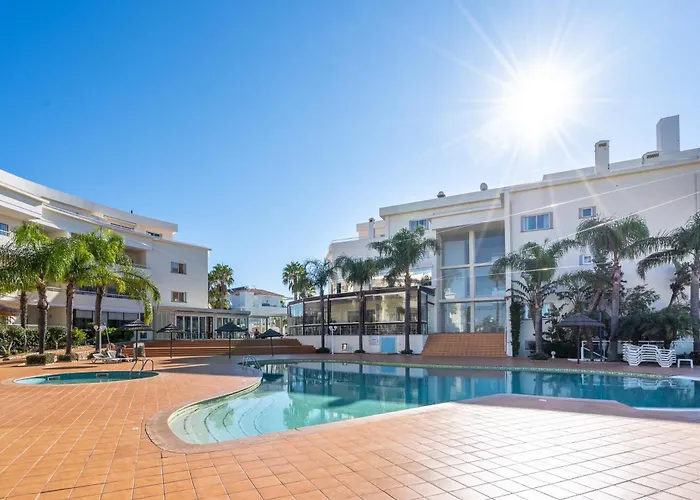 Apartman Host Wise - Bright & Stylish Flat With Pool *