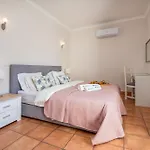 Host Wise - Bright & Stylish Flat With Pool Lagos