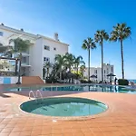 Host Wise - Bright & Stylish Flat With Pool Apartment *